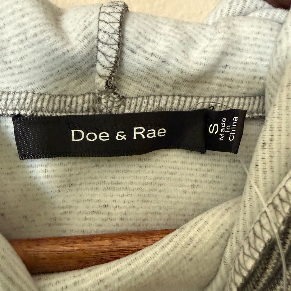 Doe & Rae Gray Hooded sweater/Jacket NWT - Picture 3 of 7